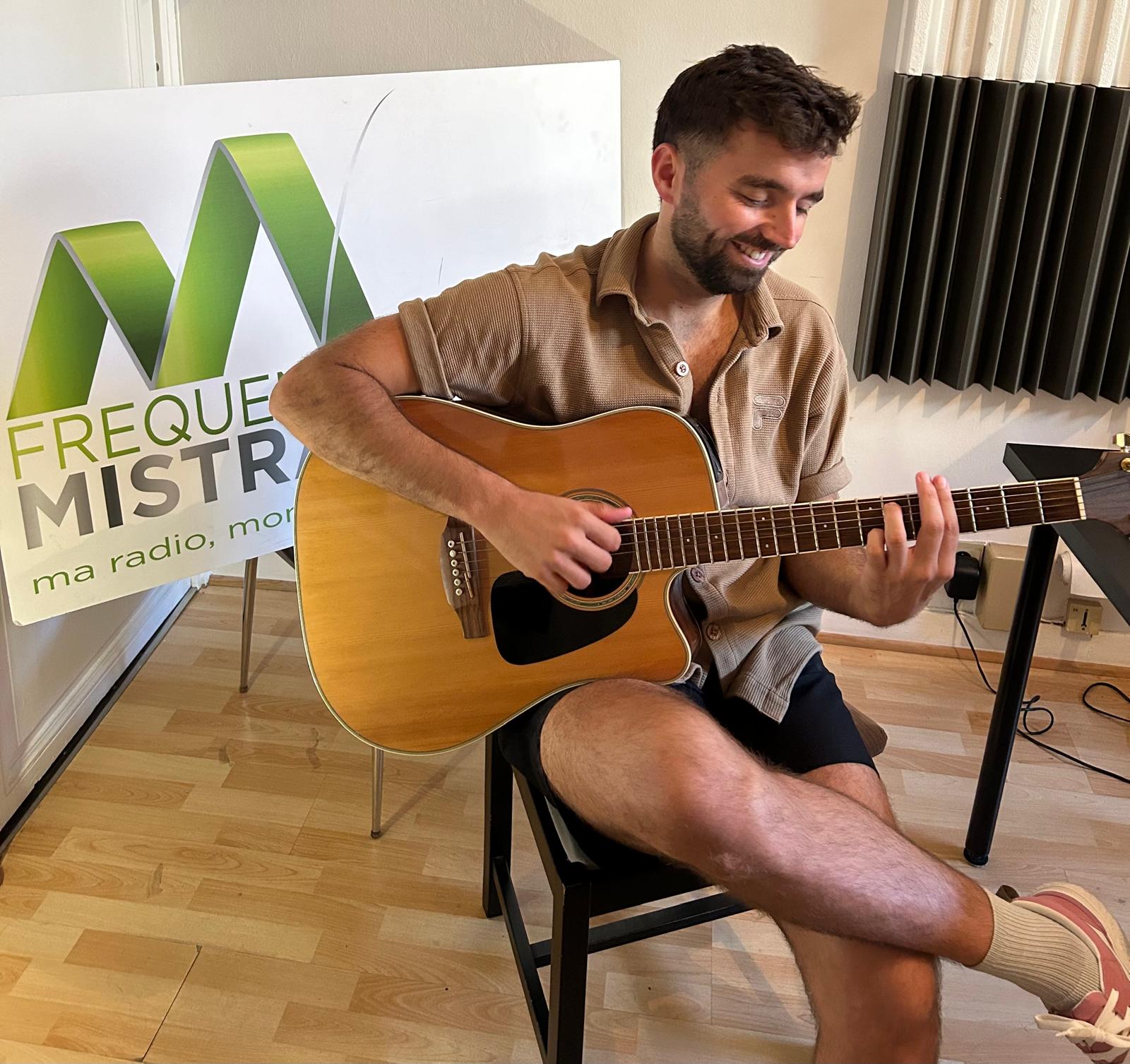 Pierre Garrigues un artiste avec plusieurs cordes à sa guitare