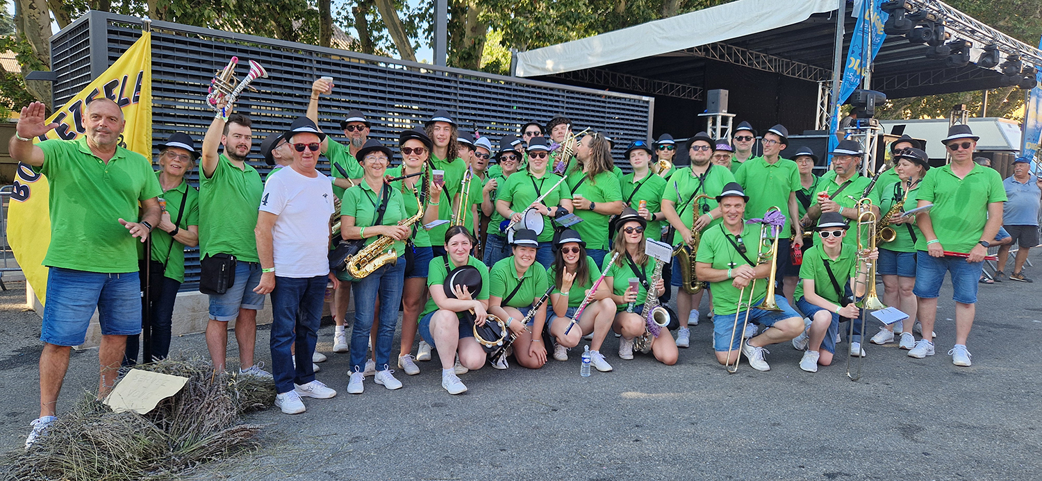 La Band'amis - l'un des groupes musicaux du Corso de la Lavande 2024 :