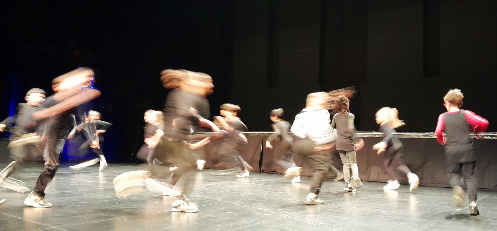  Restitution des ateliers de danse  avec les enfants du Centre de l'Enfance et du Centre Social de Manosque & Le Sacre du Printemps de Stravinsky  au théatre Jean Le Bleu de Manosque