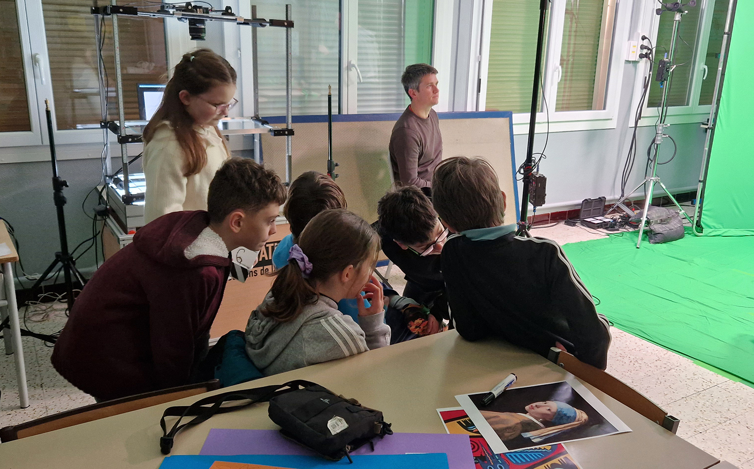 Les jeunes élèves de l'école Christine Granville Les Férréols, futurs réalisateurs-monteurs !