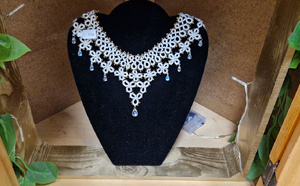 Collier en dentelle frivolité