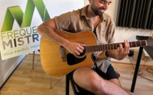 Pierre Garrigues un artiste avec plusieurs cordes à sa guitare