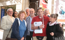 L’intersyndicale 04 a manifesté devant la permanence du député Christophe Castaner